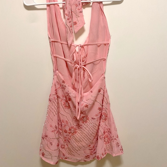 Elegant Pink Halter Dress - Picture 5 of 15